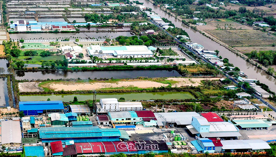 Một góc Khu Công nghiệp Hoà Trung - Cà Mau. Ảnh: Văn Đum