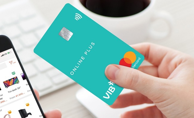 Giao dịch trực tuyến qua Ngân hàng điện tử và MyVIB với ưu đãi miễn phí chuyển tiền và tặng 0,1%/năm lãi suất tiết kiệm trực tuyến. Ảnh VIB
