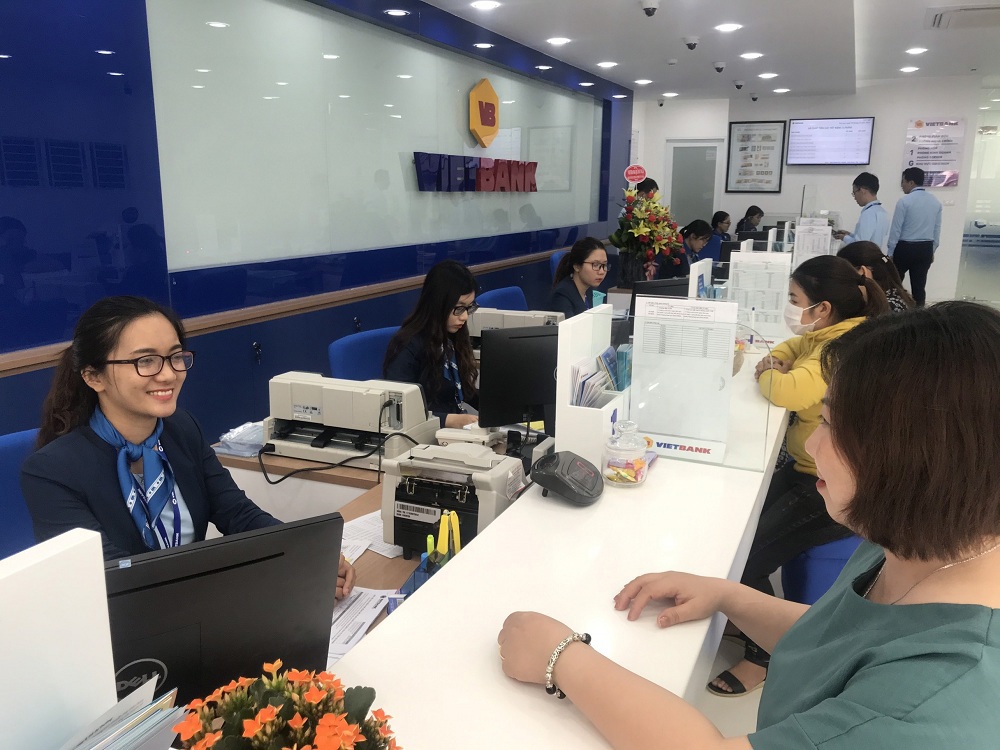 Khách hàng đến giao dịch tại Vietbank Chi nhánh Bình Định. Ảnh: Vietbank