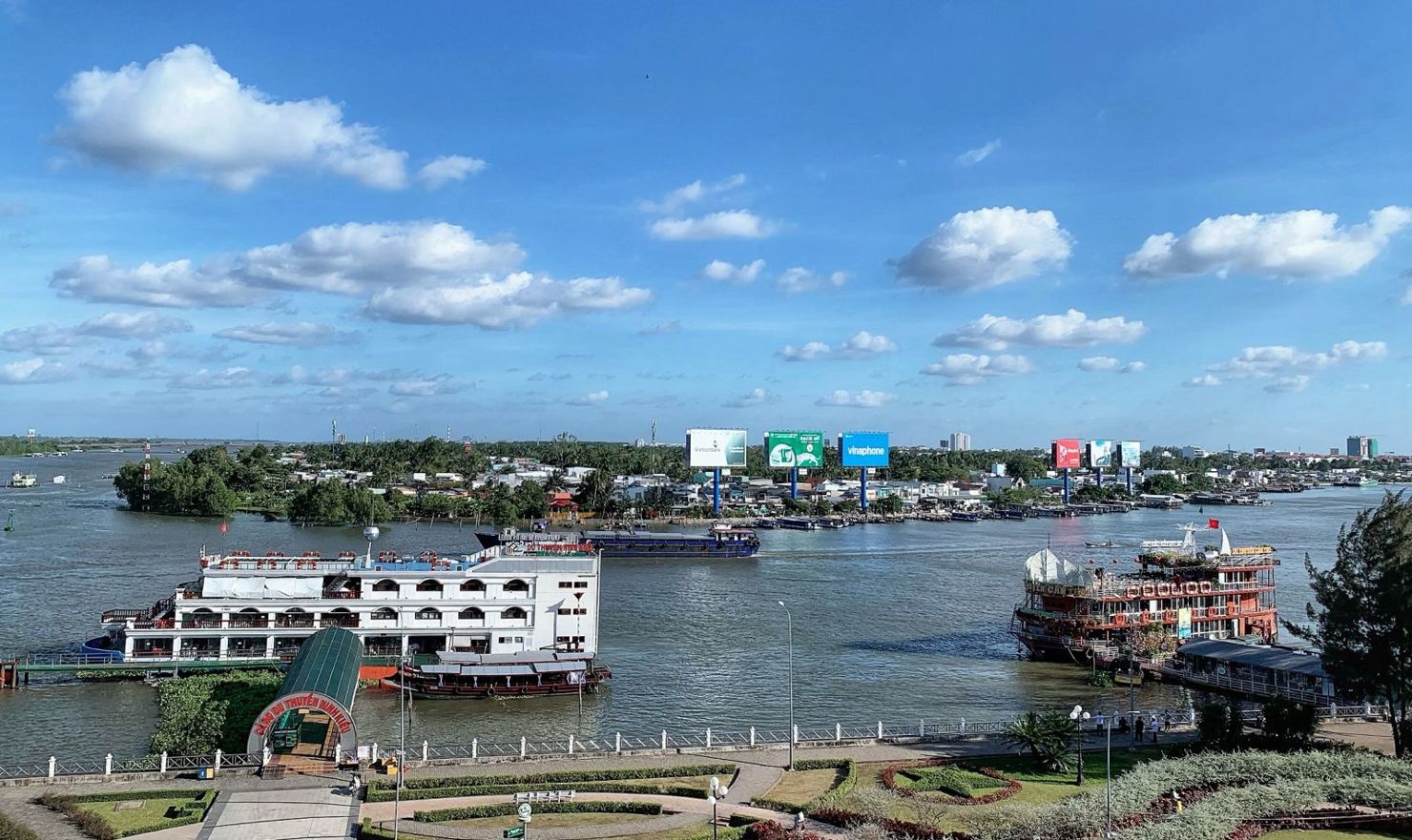 Khu vực công viên Bến Ninh Kiều sẽ tập trung nhiều hoạt động phát triển kinh tế ban đêm. Ảnh: Kiều Mai