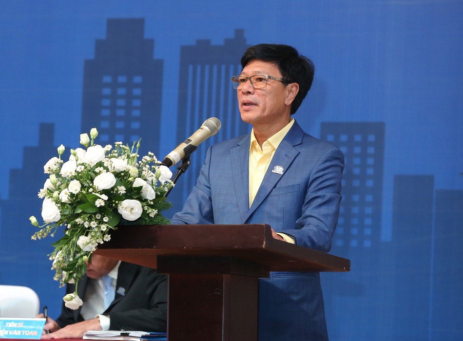TS. Trương Anh Tuấn - Chủ tịch HĐQT Tập đoàn Hoàng Quân phát biểu tại Đại hội đồng cổ đông thường niên 2019. Ảnh HQC