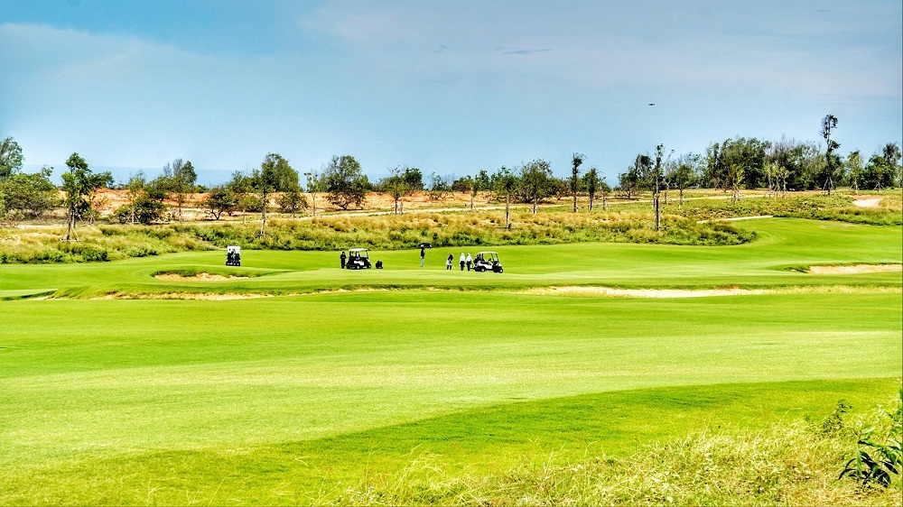 Phan Thiết có khí hậu ôn hòa với hơn 300 ngày nắng trong năm trở thành điểm đến lý tưởng cho dòng biệt thự sân Golf. Ảnh sân Golf PGA Ocean tại NovaWorld Phan Thiet. Ảnh NVL