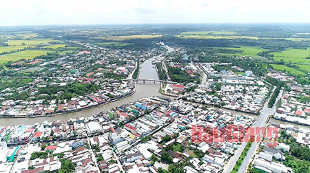 Đô thị thị xã Long Mỹ mang đặc trưng vùng sông nước. Ảnh: Ngọc Hưởng