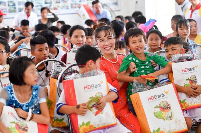 Nữ tỷ phú Nguyễn Thị Phương Thảo được các tạp chí thế giới bình chọn là người phụ nữ mang tới thay đổi lớn lao, tích cực, say mê với các hoạt động thiện nguyện. Ảnh: Phú long