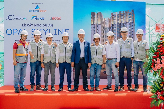 Đại diện Tập đoàn Đất Xanh đã gửi lời tri ân đến Ban chỉ huy dự án, cũng như toàn thể cán bộ nhân viên của các đơn vị đối tác. Ảnh: DXG