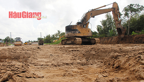 Bộ Giao thông vận tải đề nghị các địa phương tập trung rà soát các mỏ vật liệu xây dựng và bãi thải, tuyệt đối không để bị động. Ảnh: Ẩn Liên