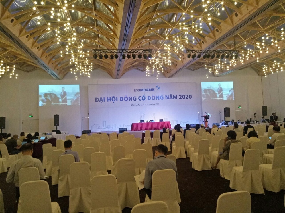 Lúc 9h37, tỷ lệ cổ đông tham dự chỉ có 17,54% cổ phần nên không đủ tỷ lệ để tiến hành đại hội. Ảnh Nguyễn Mạnh