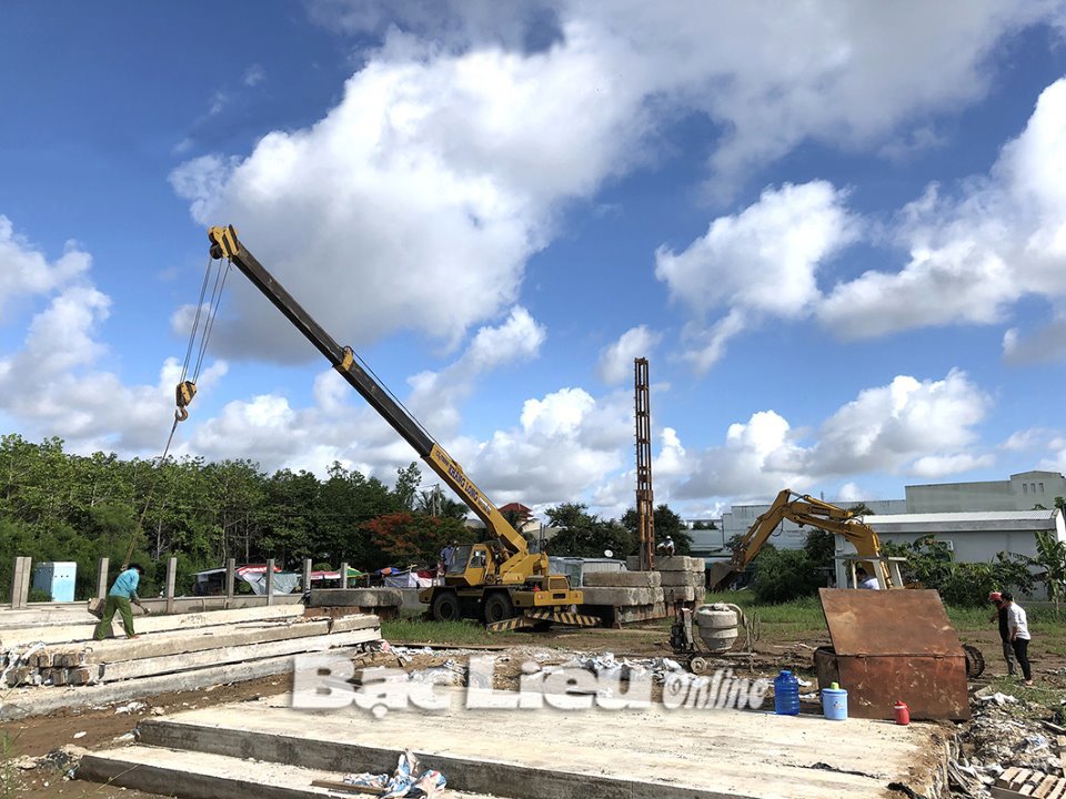 Xây dựng trụ sở UBND Phường 5 (TP. Bạc Liêu) sử dụng vốn đầu tư công. Ảnh: L.D