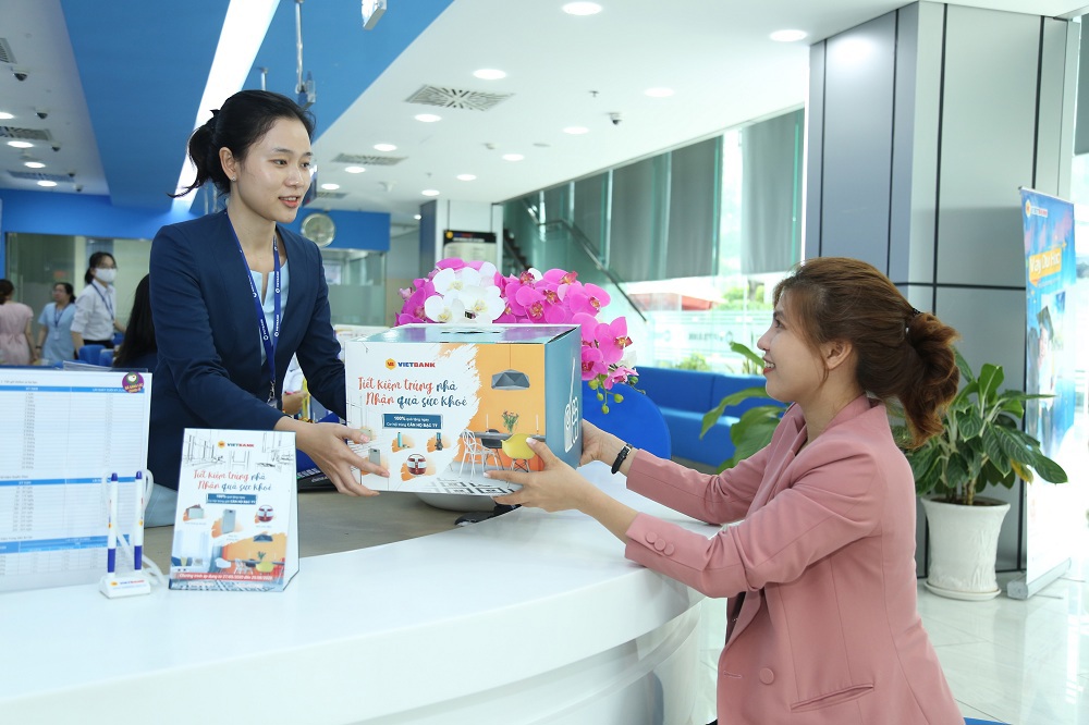 Gửi tiết kiệm tại Vietbank từ 25 triệu đồng trở lên được nhận quà ngay tại quầy gồm 3 hộp đựng thực phẩm Lock&Lock. Ảnh Vietbank