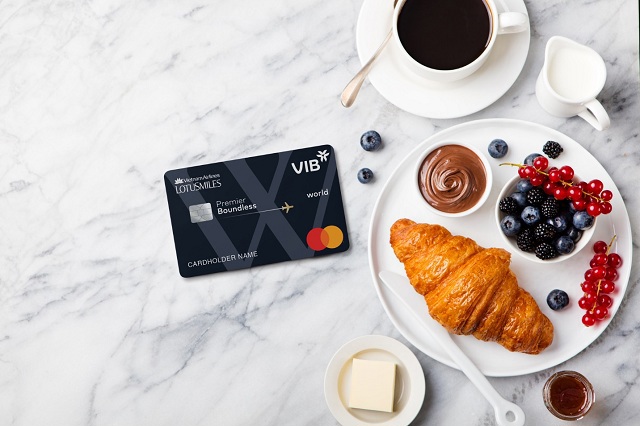 Sử dụng thẻ tín dụng VIB để hưởng nhiều ưu đã. Ảnh: VIB