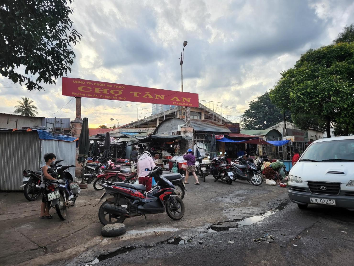 Sắp xếp, tổ chức lại chợ truyền thống phù hợp với đô thị hiện đại là việc làm cần thiết. Ảnh: NĐ