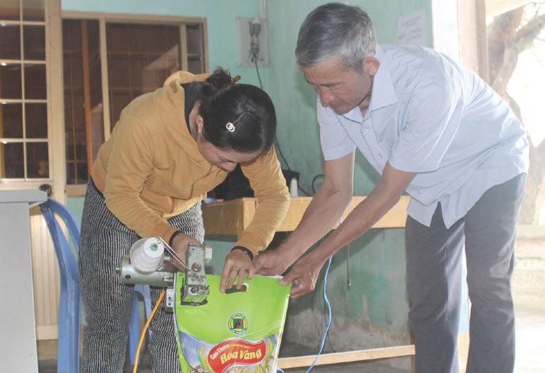 Nhờ đi chậm mà chắc nên chuỗi liên kết trên cây lúa của HTX Nông nghiệp An Nghiệp vẫn hiệu quả ngay trong mùa dịch COVID-19 (ảnh chụp trước khi dịch COVID-19 bùng phát). Ảnh: Minh Duyên