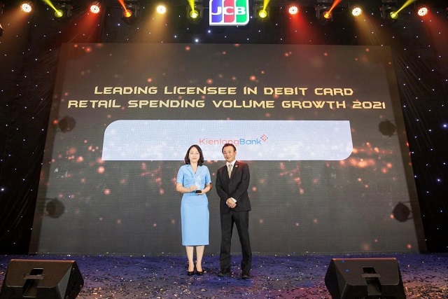 KienlongBank là ngân hàng dẫn đầu về doanh số chi tiêu Thẻ ghi nợ 2021 của JCB. Ảnh: KBS