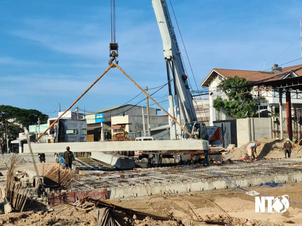 Thi công thực hiện dự án đường đôi phía Nam vào Tp. Phan Rang - Tháp Chàm.