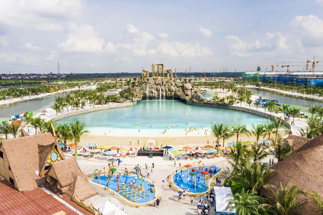 &ldquo;Kỳ quan&rdquo; Tổ hợp c&ocirc;ng vi&ecirc;n biển tạo s&oacute;ng nh&acirc;n tạo Royal Wave Park g&acirc;y sửng sốt cho mọi th&agrave;nh vi&ecirc;n đo&agrave;n tham qua. Ảnh: VIC