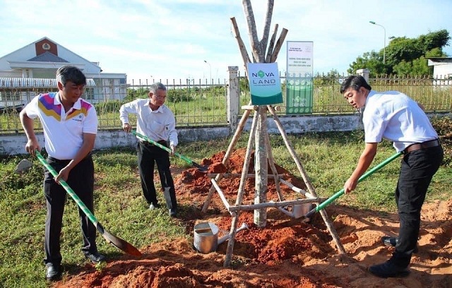 NovaGroup đồng hành và phát động lễ trồng cây tại các tuyến đường trọng điểm của thành phố Phan Thiết, Bình Thuận ngày 05/06/2022. Ảnh: NVL