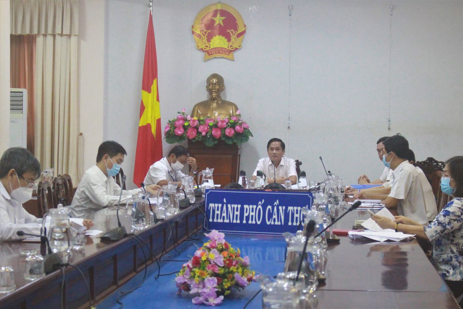 Toàn cảnh buổi làm việc trực tuyến tại điểm cầu Cần Thơ. Ảnh: Báo Cần Thơ.