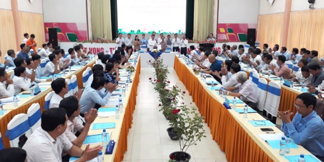 Ban Tuyên giáo Tỉnh ủy và Liên minh hợp tác xã tỉnh ký kết chương trình phối hợp tuyên truyền phát triển kinh tế tập thể, hợp tác xã. Ảnh: TN