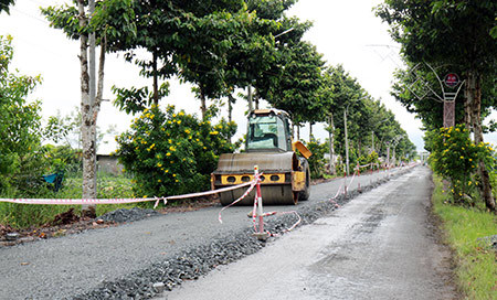 UBND tỉnh Hậu Giang đề nghị các chủ đầu tư quyết liệt, phấn đấu đến cuối tháng 9 giải ngân vốn đạt 70%. Ảnh: Kỳ Anh