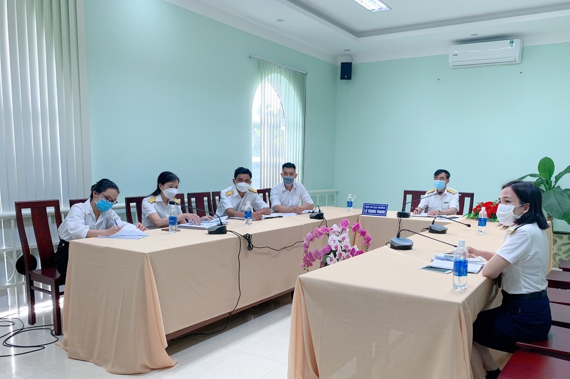 Chi cục Thuế huyện Ea Súp tổ chức họp trực tuyến với các ngành, địa phương về công tác quản lý nguồn thu ngân sách nhà nước. Ảnh: Thanh Hường