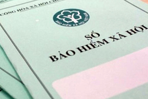Đẩy mạnh thanh toán bảo hiểm xã hội qua ngân hàng. Ảnh: H. Dung