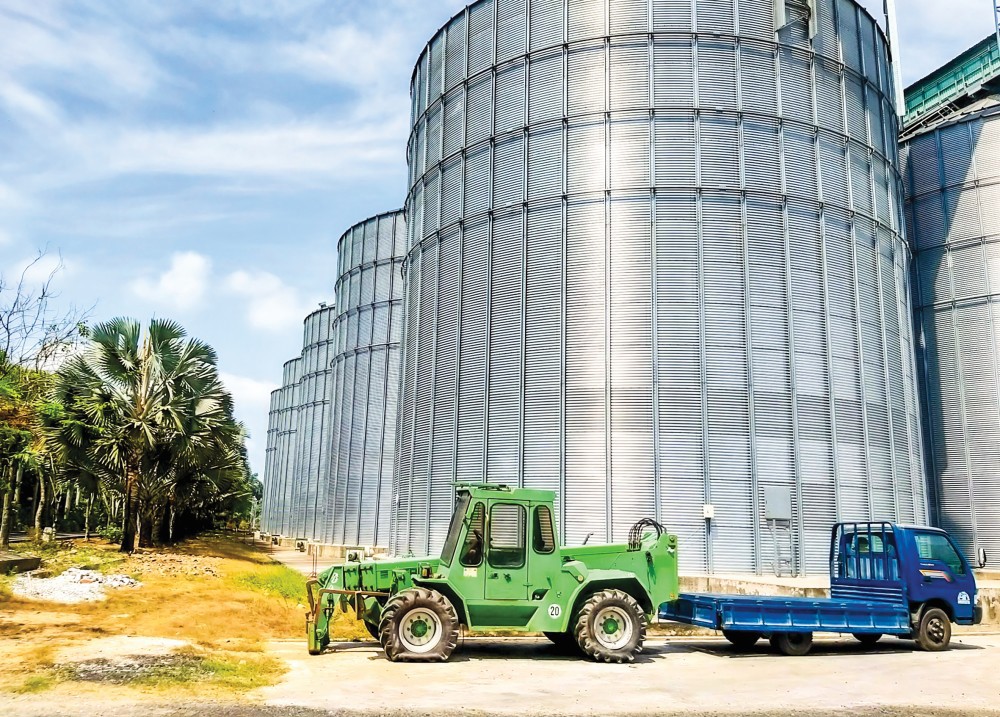 Các si lô dự trữ lúa gạo của CTCP Nông nghiệp công nghệ cao Trung An. Ảnh: Minh Huyền