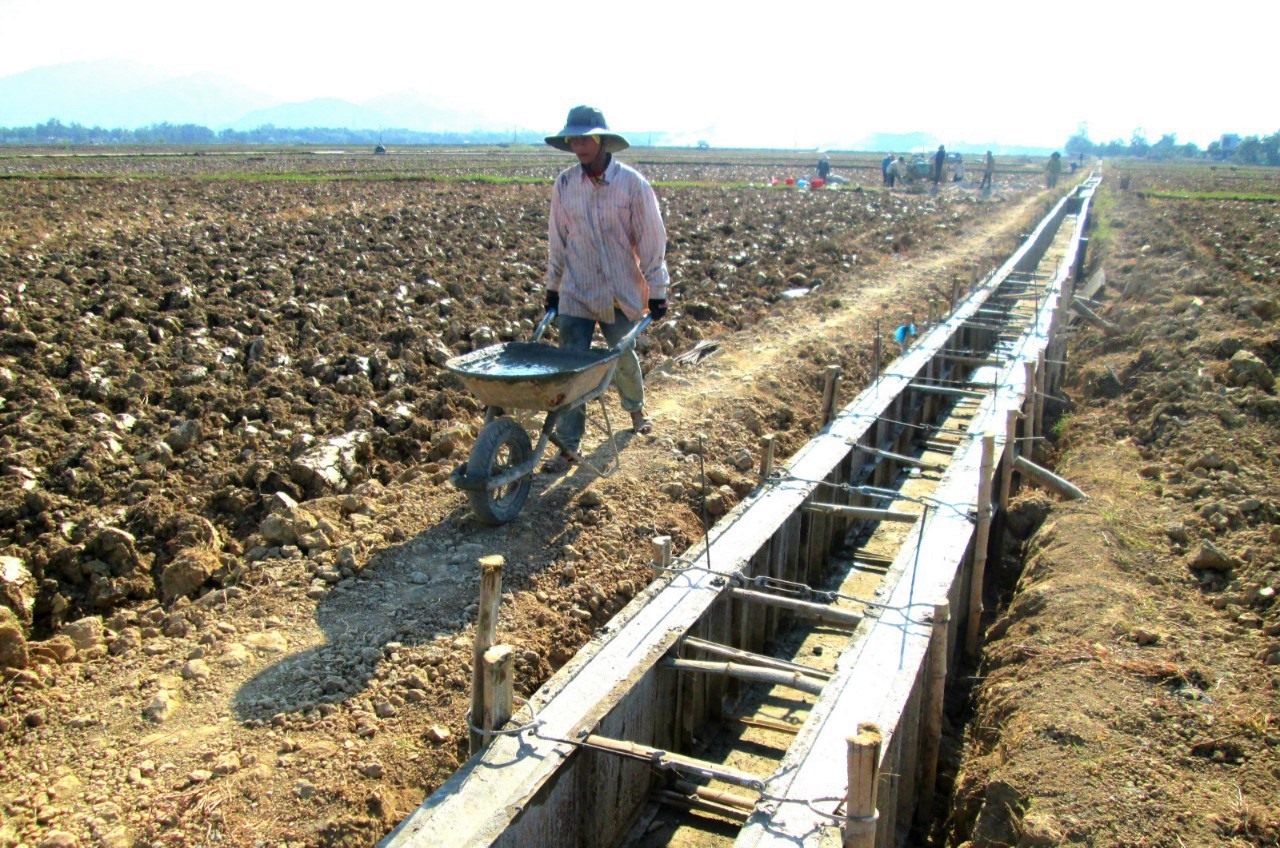 Các địa phương phải đẩy nhanh tiến độ thi công công trình hạ tầng nông thôn. Ảnh: S.A