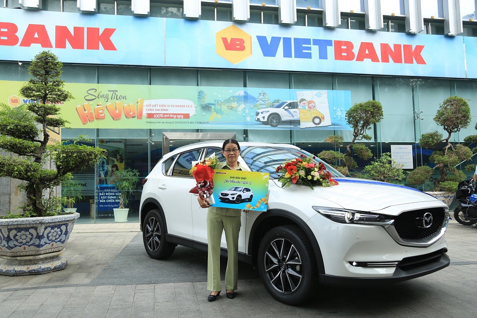 Bà Phạm Thị Xử, đã tham gia gửi tiết kiệm và trúng thưởng. Ảnh VB