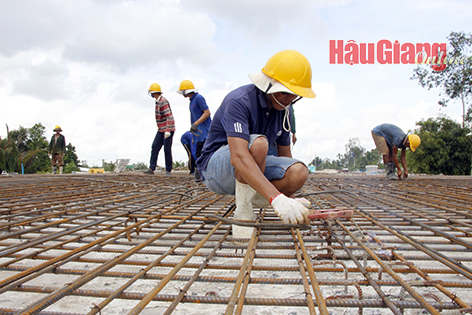 Các chủ đầu tư đang tăng tốc khối lượng thực hiện các công trình, dự án để giải ngân nguồn vốn đầu tư công. Ảnh: Kỳ Anh