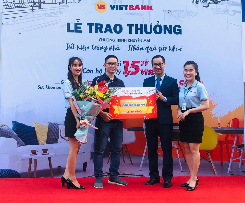 Ông Vũ Ngọc Đức gửi tiết kiệm tại Vietbank trúng căn hộ 1,5 tỷ đồng. Ảnh VB
