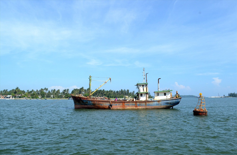 Tàu vỏ thép của ngư dân Lê Tuyến đã được ngân hàng bán đấu giá, thanh lý để thu hồi nợ. Ảnh: Việt Nguyễn
