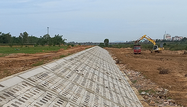 Thu thuế góp phần đảm bảo kế hoạch thu ngân sách, phục vụ chi cho đầu tư phát triển. Ảnh: Đinh Ngọc