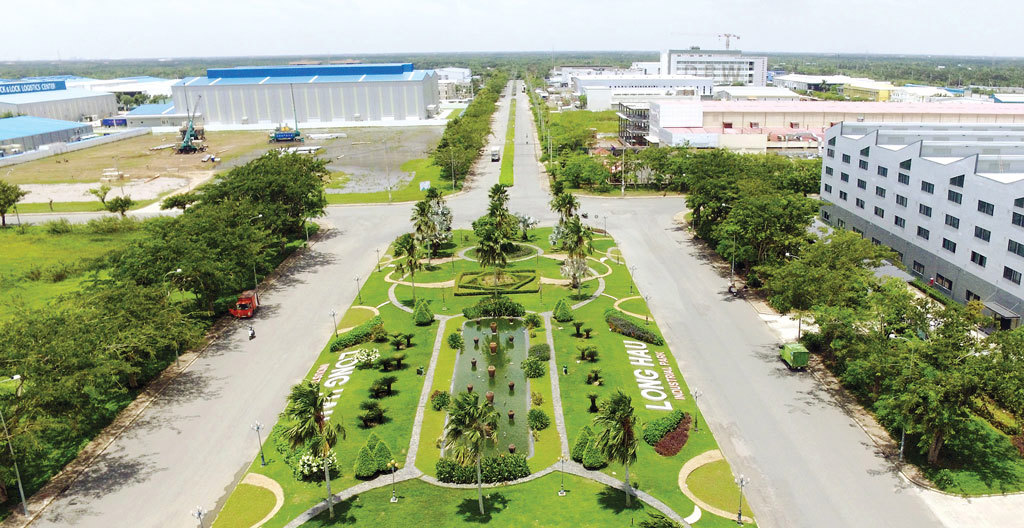Hệ thống giao thông ngày càng đồng bộ giúp thu hút đầu tư tại các khu, cụm công nghiệp trên địa bàn. Ảnh: Thụy Anh