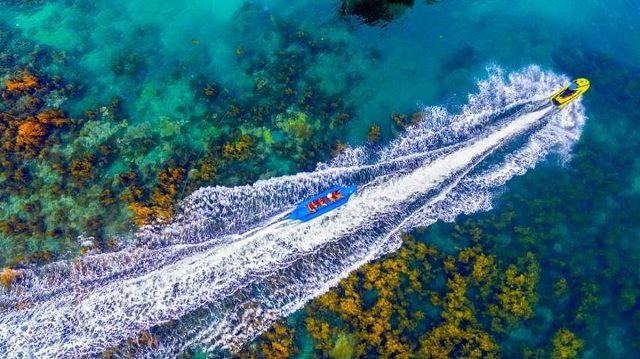 Từ một bán đảo yên vắng, Hải Giang chuyển mình thành điểm đến du lịch mới. Ảnh: HTN