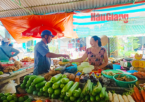 Mưa nhiều, nước ngập khiến cho giá cả nhiều loại nông sản biến động mạnh. Ảnh: Y. Linh
