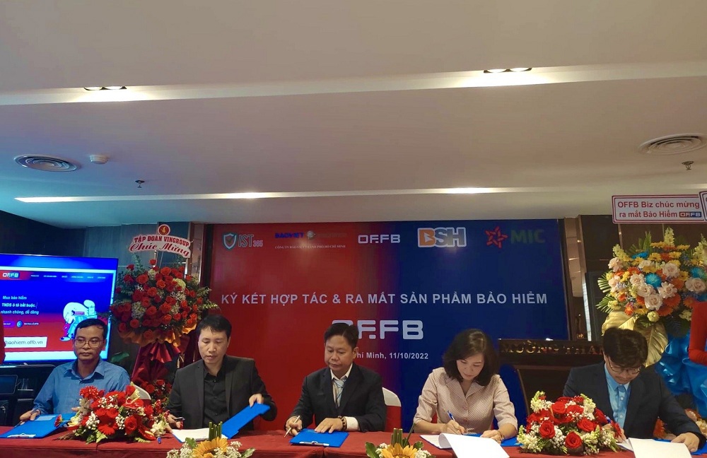 Các đơn vị bảo hiểm ký kết hợp tác tại buổi lễ. Ảnh: Lý Tuấn.