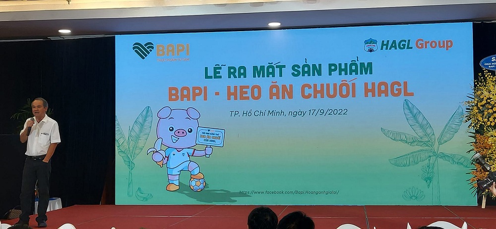 Ông Đoàn Nguyên Đức - Chủ tịch Hội đồng Quản trị Hoàng Anh Gia Lai vẫn trực tiếp chỉ đạo hoạt động sản xuất tại các nông trường, nông trại của Tập đoàn. Ảnh: NH