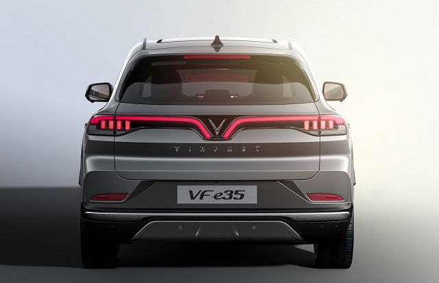 Mẫu xe điện Vinfast VF e35 ti&ecirc;n phong trong việc ủng hộ v&agrave; định hướng người ti&ecirc;u d&ugrave;ng sử dụng xe điện. Ảnh: Vinfast.