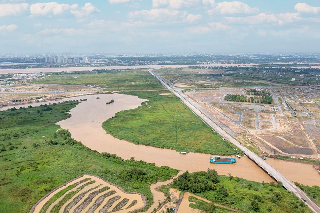 Izumi City được bao bọc bởi sông Đồng Nai rộng lớn, góp phần mang đến không gian xanh thoáng mát và sinh khí thịnh vượng.Ảnh: Thùy Linh.