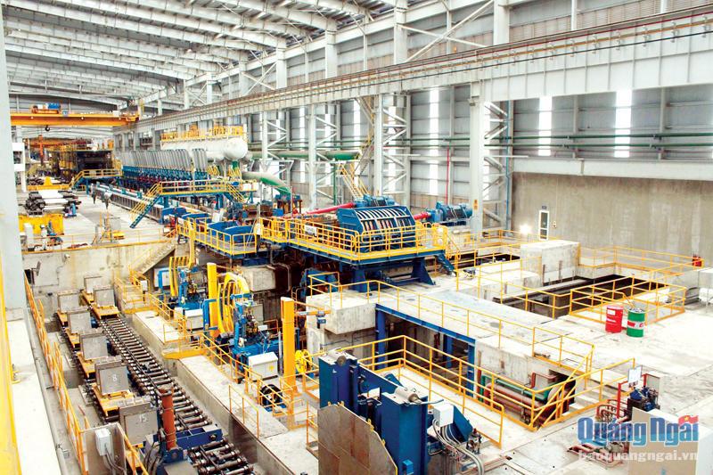 Dây chuyền sản xuất thép cuộn cán nóng tại Khu liên hợp sản xuất Gang thép Hòa Phát Dung Quất. Ảnh: Phạm Danh