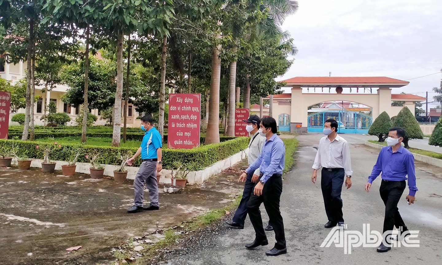 Đoàn khảo sát tại các điểm du lịch trên địa bàn tỉnh. Ảnh: PD