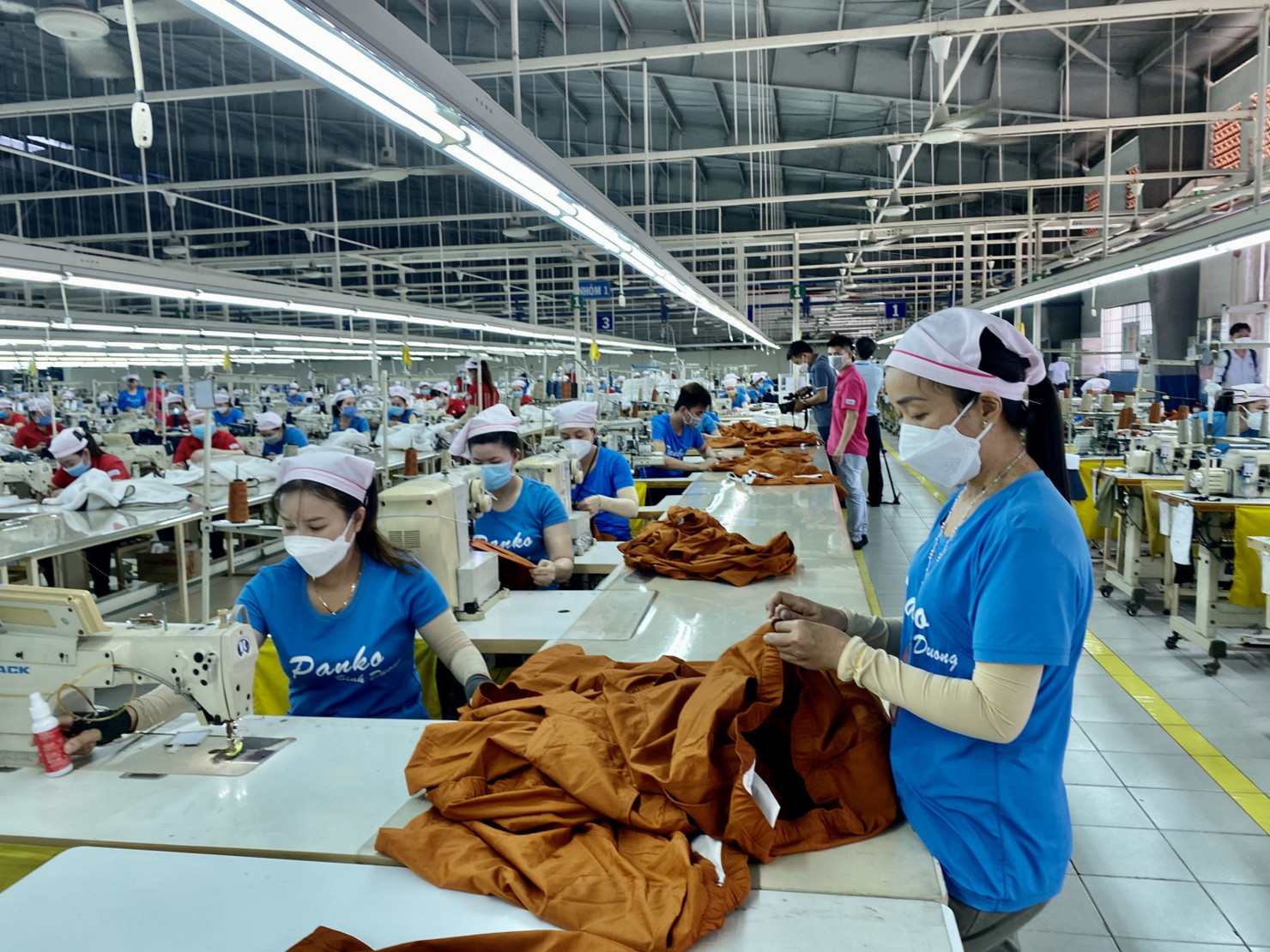 Giảm thuế giá trị gia tăng, góp phần tháo gỡ khó khăn cho doanh nghiệp, thúc đẩy khôi phục và phát triển kinh tế. Ảnh: HN