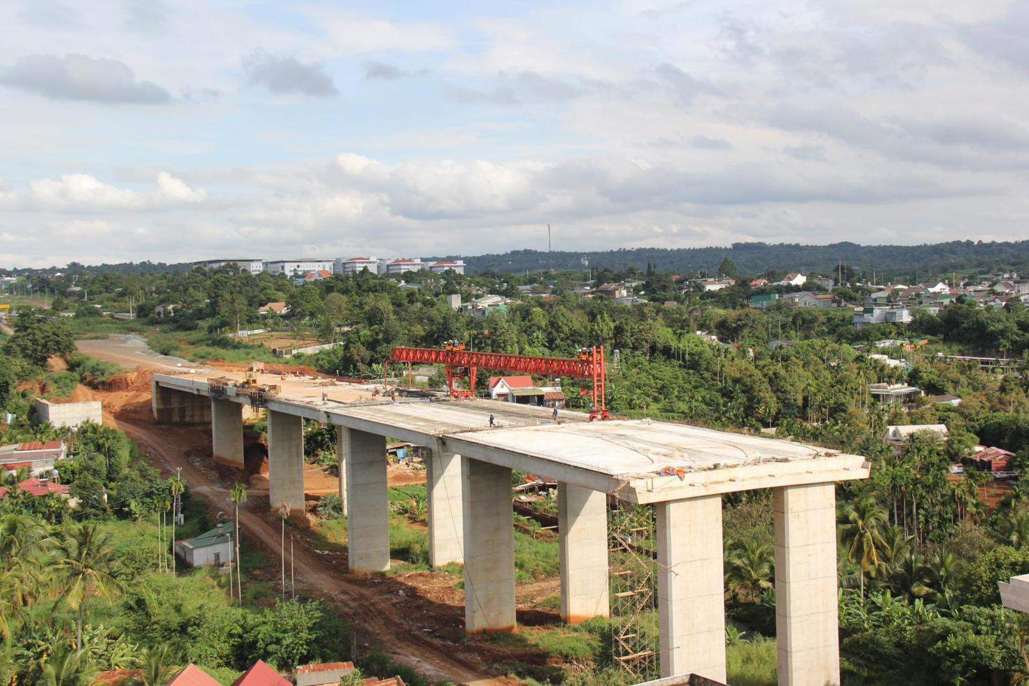 Một dự án giao thông đang triển khai trên địa bàn TP. Buôn Ma Thuột. Ảnh: MT