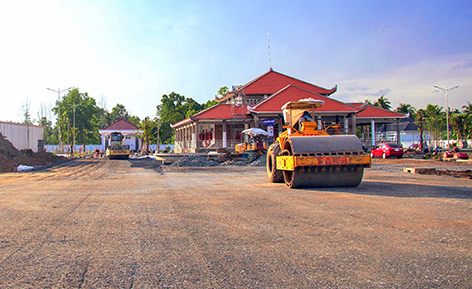 Các chủ đầu tư tăng tốc thi công các công trình, dự án phấn đấu về đích kịp tiến độ. Ảnh: Kỳ Anh