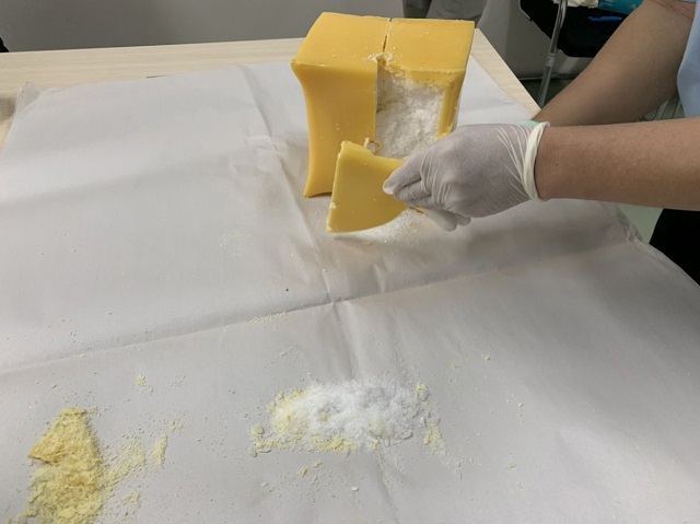 Tang vật 5 kg ma túy (4.934 gram) là Methamphetamine được ngụy trang tinh vi. Ảnh: Hồng Trường.