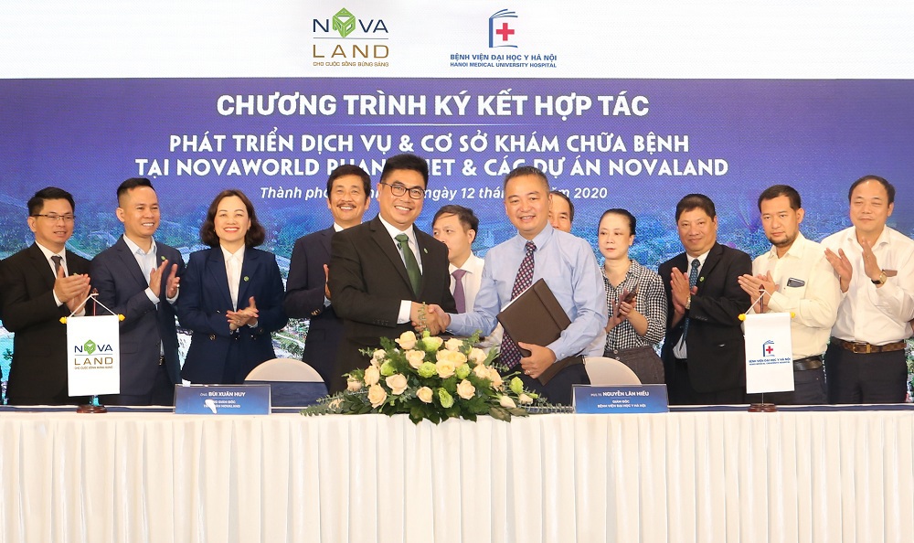 Novaland ký kết hợp tác với bệnh viện Đại học Y Hà Nội phát triển dịch vụ và cơ sở khám chưa bệnh tại NovaWorld Phan Thiet và các Dự án Novaland ngày 12/10/2020. Ảnh NVL