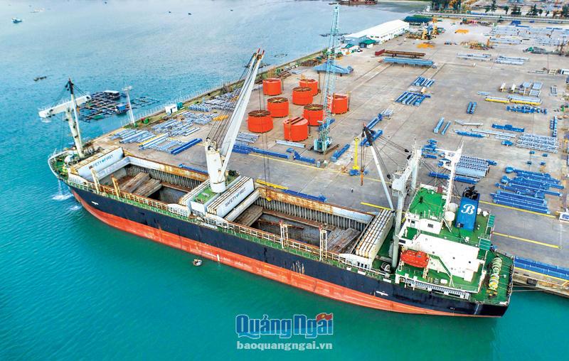 Công ty Công nghiệp nặng Doosan Việt Nam (KKT Dung Quất) xuất khẩu thiết bị sang Nhà máy Nhiệt điện Java, Indonesia. Anh: DS