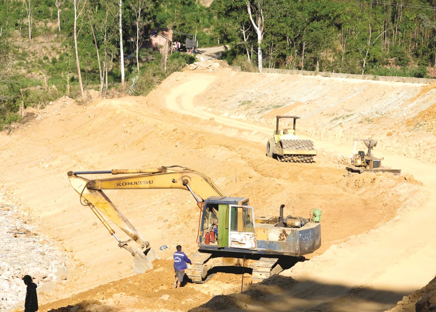 Tiết kiệm ngân sách là điều cần thiết, nhưng lựa chọn nhà thầu năng lực thi công chất lượng công trình là điều quan trọng hơn hết trong đấu thầu. Ảnh: T.D