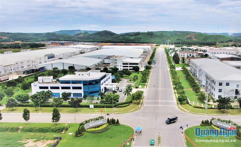 Nhiều doanh nghiệp trong KCN VSIP Quảng Ngãi có nhu cầu tuyển dụng rất lớn. Ảnh: T.Huyền