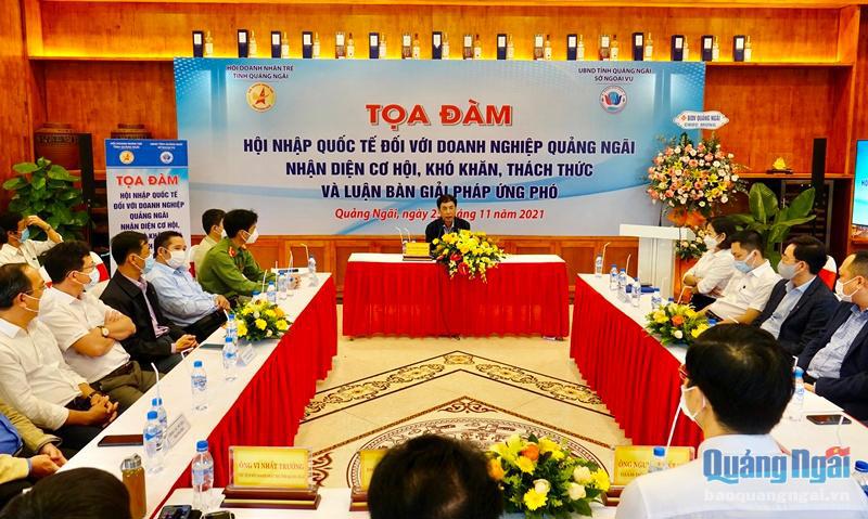 TS. Võ Trí Thành trao đổi tại buổi tọa đàm. Ảnh: HP